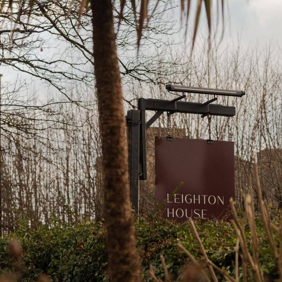 Leighton House - Boutique Guesthouse バース エクステリア 写真 Leighton House sign