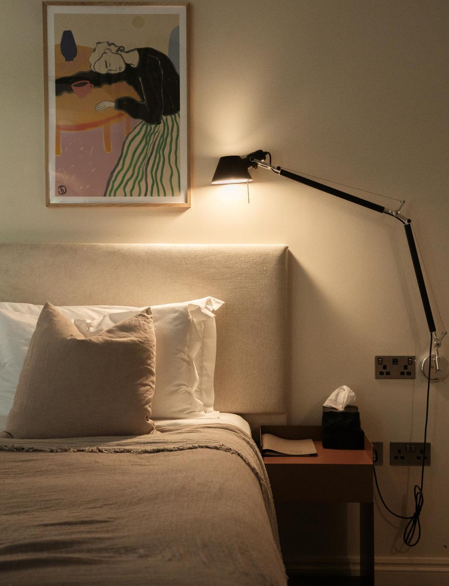 Leighton House - Boutique Guesthouse バース エクステリア 写真 A wall-mounted lamp